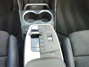 BMW X1 30e xDrive paddles
