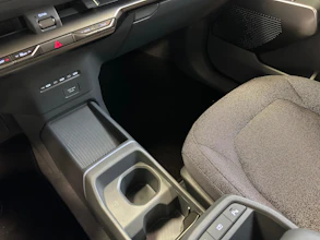 https://vehicle.imgix.net/4301169/faa2f8d3-c817-4ffe-94b2-8b1fa7be32e5.jpg