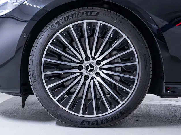 Mercedes-Benz E 200 4MATIC