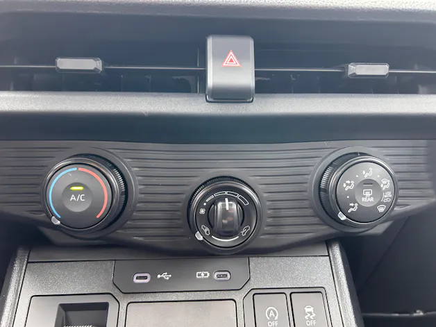 Toyota Hilux Double Cab.-Pick-up 2.8 D-4D MHEV 204 Active
