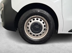 https://vehicle.imgix.net/4301321/f6b89ac9-9608-4f2a-ae59-e76c9dd5128c.jpg