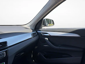 https://vehicle.imgix.net/4301336/1e1332cc-64c8-4ee6-bbd8-65659a43a051.jpg