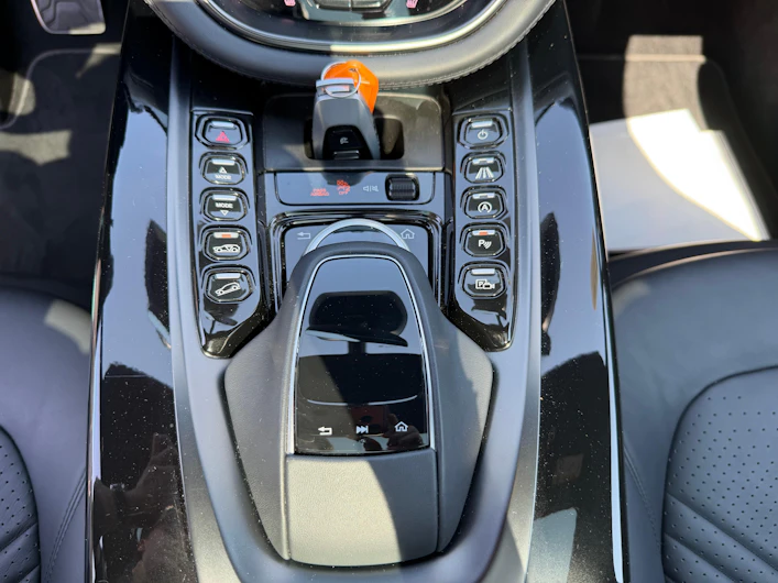 Fahrzeugbild ASTON MARTIN DBX