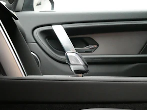 Fahrzeugbild LAND ROVER Discovery Sport 1.5 T 270e Landmark