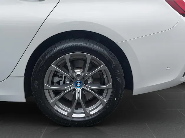 BMW 330e xDrive