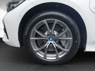 BMW 330e xDrive