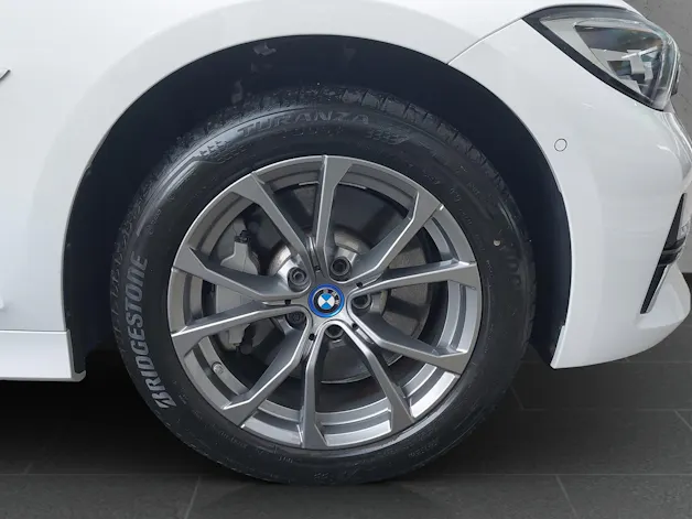 BMW 330e xDrive