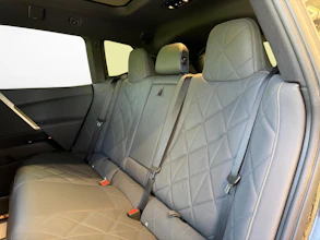 https://vehicle.imgix.net/4301622/b3a6bded-b037-417e-930c-e3445f4fc8ea.jpg