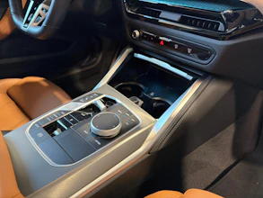https://vehicle.imgix.net/4301705/6ddb9669-928a-4c78-b8ad-7357bbc597ea.jpg
