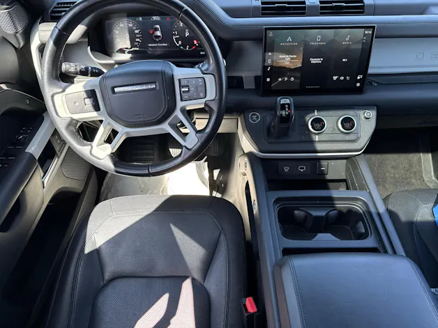Land Rover Defender 110 3.0 D I6 300 X-Dynamic HSE