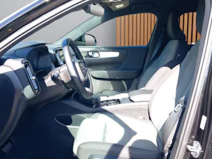Volvo XC40 2.0 B3 MH Plus Dark