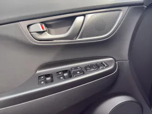 Hyundai Kona EV Amplia