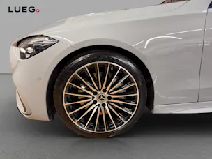 Mercedes-Benz C 300 d 4M - AMG / DISTRONIC / 360 Grad Kamera / Panorama-Dach