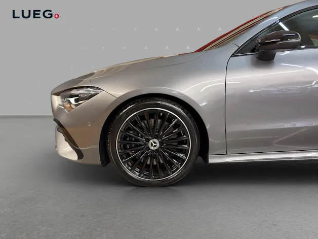 Mercedes-Benz CLA 250 4M - AMG / Panorama-Dach / Rückfahrkamera / Ambiente-Licht