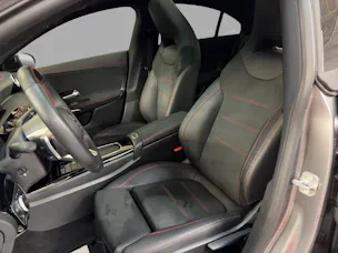 Mercedes-Benz CLA 250 4M - AMG / Panorama-Dach / Rückfahrkamera / Ambiente-Licht