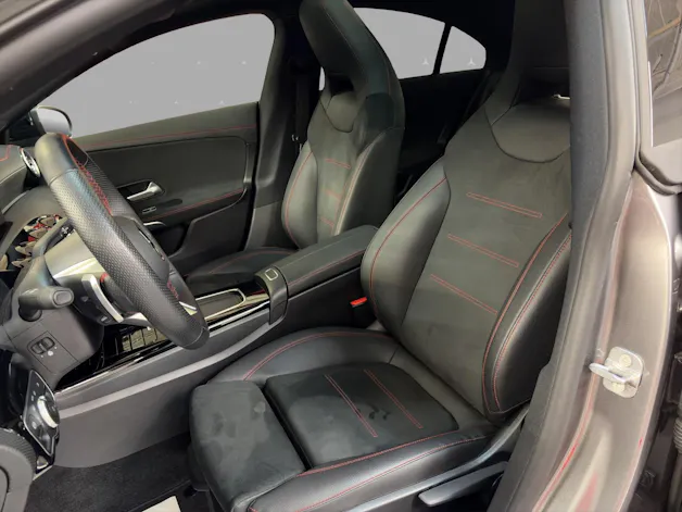 Mercedes-Benz CLA 250 4M - AMG / Panorama-Dach / Rückfahrkamera / Ambiente-Licht