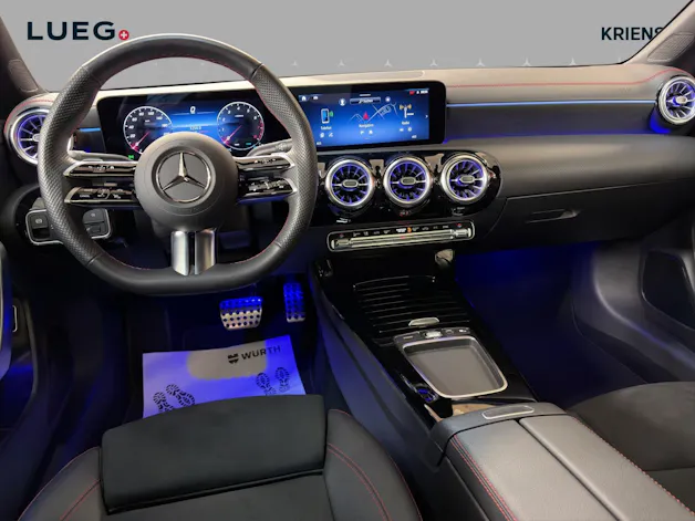 Mercedes-Benz CLA 250 4M - AMG / Panorama-Dach / Rückfahrkamera / Ambiente-Licht