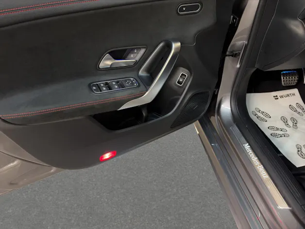 Mercedes-Benz CLA 250 4M - AMG / Panorama-Dach / Rückfahrkamera / Ambiente-Licht
