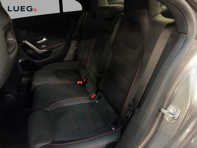 Mercedes-Benz CLA 250 4M - AMG / Panorama-Dach / Rückfahrkamera / Ambiente-Licht