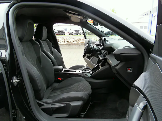 Peugeot 2008 1.2 PureTech GT EAT8