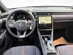 Lexus LBX 1.5 Hybrid Cool AWD