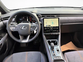 https://vehicle.imgix.net/4302524/37d3de94-2274-4f7b-b7c6-bc4839ad5035.jpg