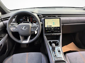 Fahrzeugbild LEXUS LBX 1.5 Hybrid Cool AWD