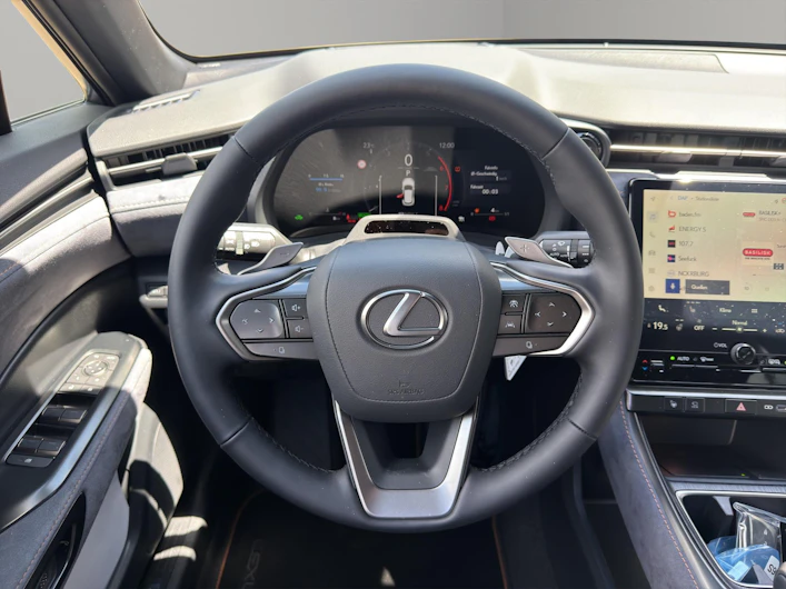 Fahrzeugbild LEXUS LBX