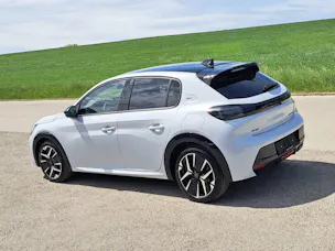 Peugeot 208 1.2 Hybrid 145cv GT