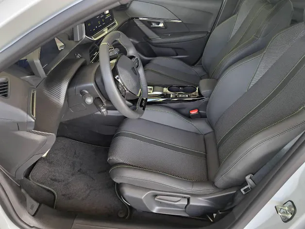 Peugeot 208 1.2 Hybrid 145cv GT