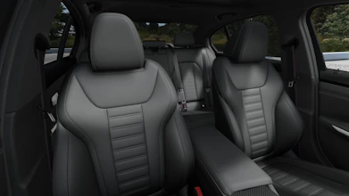 https://vehicle.imgix.net/4302642/82d63128-cfa3-44d2-acaf-6066151969af.jpg