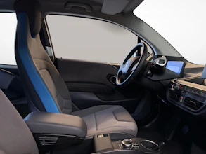 https://vehicle.imgix.net/4302718/511d27ba-e17c-42c4-a24e-2ea09e682396.jpg