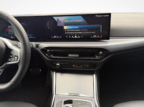 Fahrzeugbild BMW 330e xDrive SAG Touring