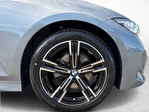 https://vehicle.imgix.net/4302805/f45ce886-3db2-45a0-a471-b9d96a988dfe.jpg