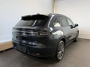 https://vehicle.imgix.net/4302903/b9d30159-8ebc-4619-994c-ad7fa3407e1c.jpg