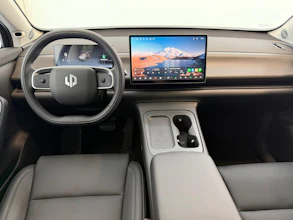https://vehicle.imgix.net/4302903/dadeff1d-2336-4b0f-8d46-3b7f3a952fdf.jpg