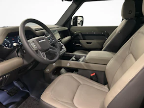 https://vehicle.imgix.net/4302923/32b01ee2-bf9c-48b2-a868-ccc89ca7945f.jpg