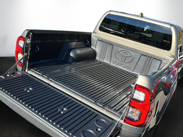 Toyota Hilux Double Cab.-Pick-up 2.8 D-4D MHEV 204 Invincible