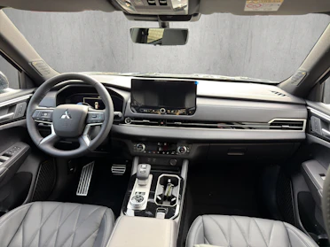 MITSUBISHI OUTLANDER 11
