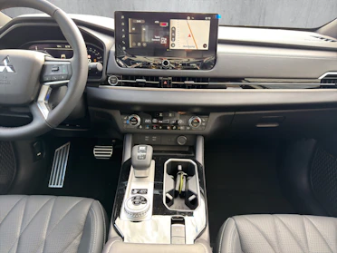 MITSUBISHI OUTLANDER 17