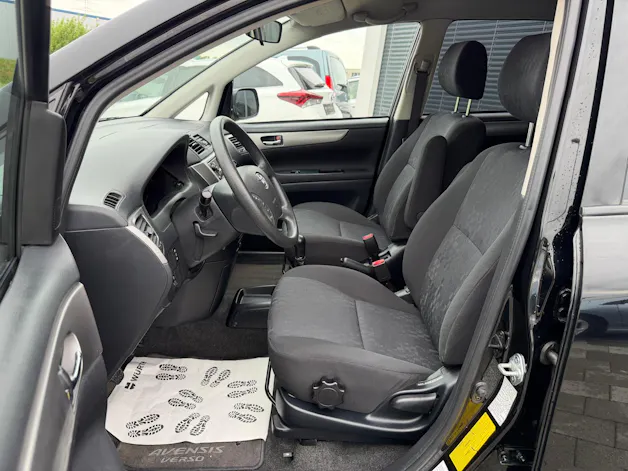 Toyota Avensis Verso 2.0 VVT-i Linea Terra