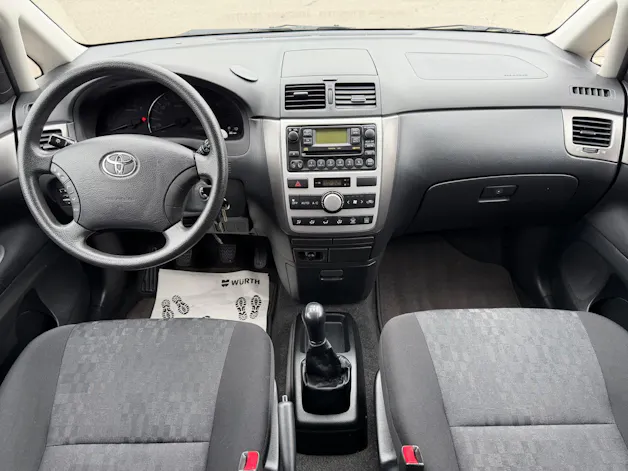 Toyota Avensis Verso 2.0 VVT-i Linea Terra