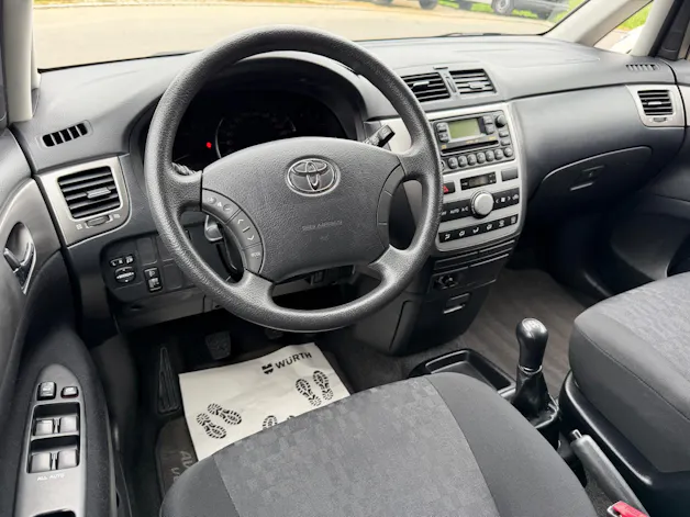 Toyota Avensis Verso 2.0 VVT-i Linea Terra