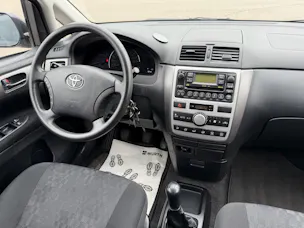 Toyota Avensis Verso 2.0 VVT-i Linea Terra