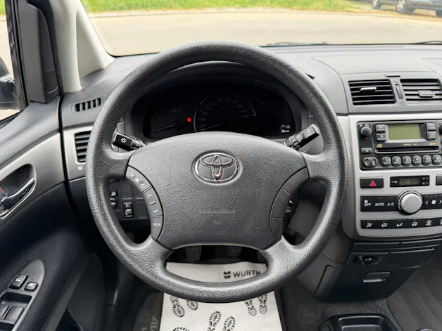 Toyota Avensis Verso 2.0 VVT-i Linea Terra