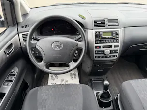 Toyota Avensis Verso 2.0 VVT-i Linea Terra