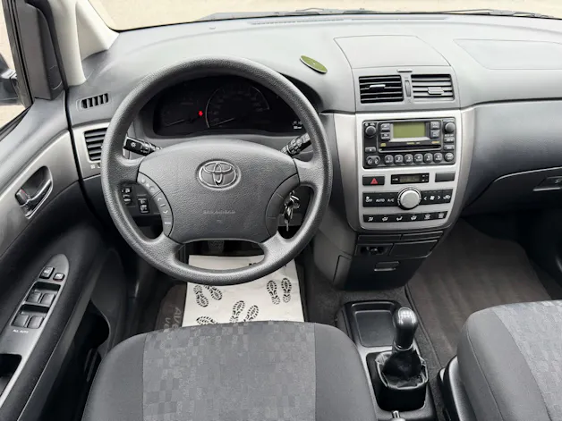 Toyota Avensis Verso 2.0 VVT-i Linea Terra