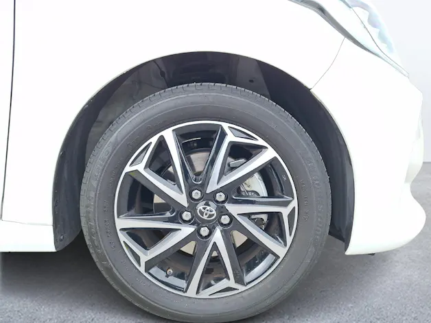 Toyota Yaris 1.5 VVT-i HSD Trend