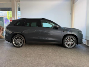 https://vehicle.imgix.net/4303232/a8945ef8-485b-4e38-a128-9a2249f46dba.jpg