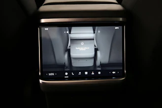 https://vehicle.imgix.net/4303513/afa0f671-399e-4da9-85bb-bd68019cb2a3.jpg